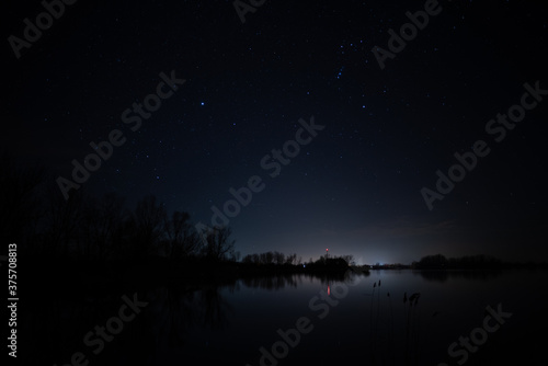 tree lake nightsky © Redring