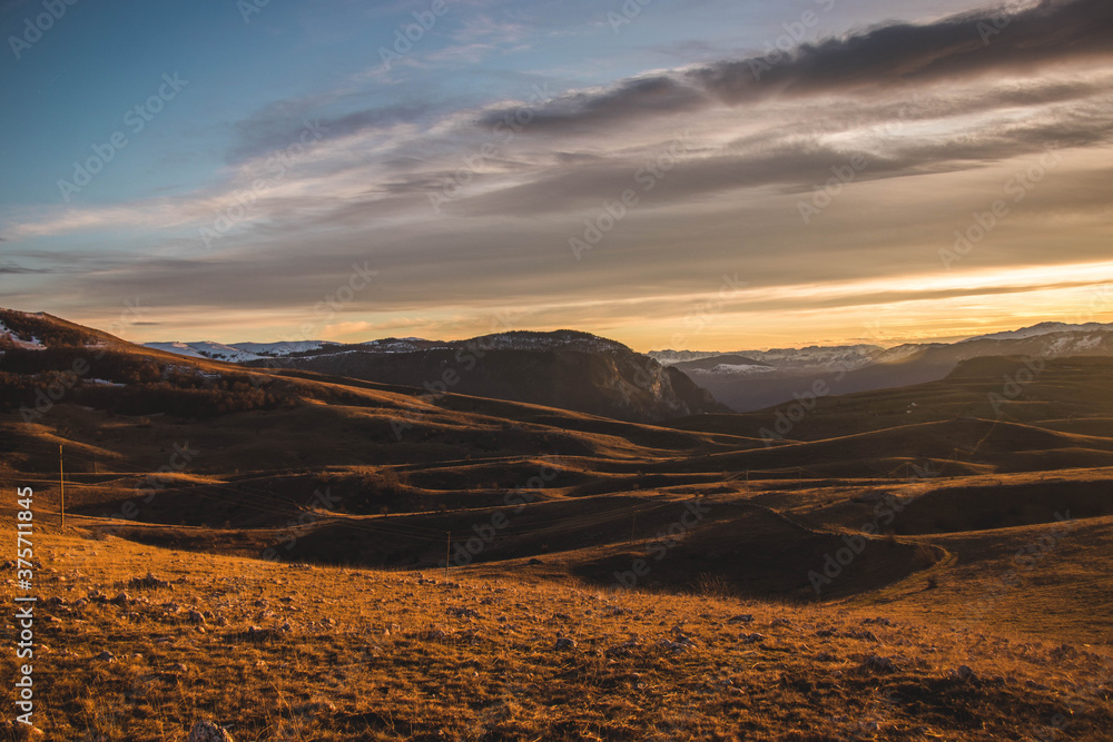 Naklejka premium Amazing mountains in sunset