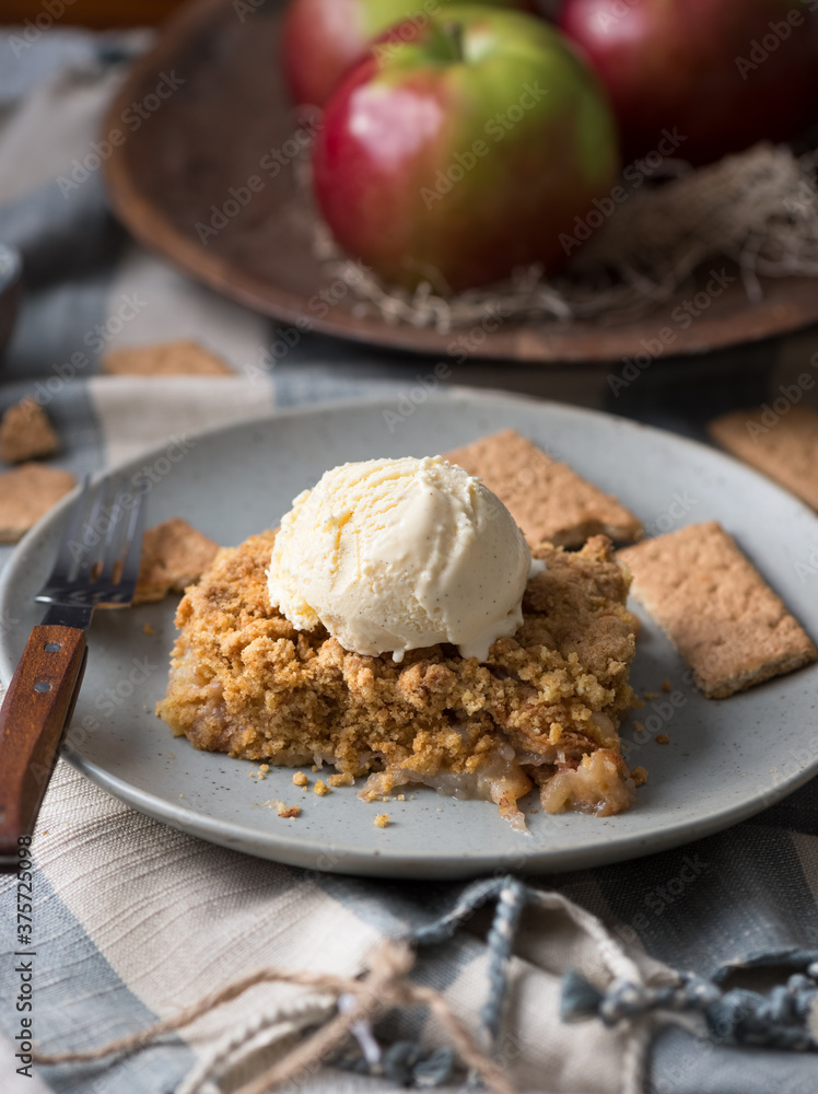 Apple Cobler with Ice Cream Apple Cobler with Ice Cream