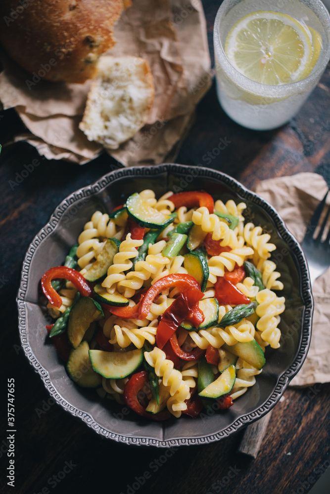 Pasta with asparagus, zucchini and peppers Pasta with asparagus, zucchini and peppers