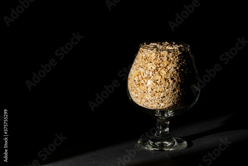 Photo Oats in a round glass
