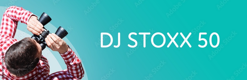 Fototapeta premium DJ STOXX 50. Mann bei Beobachtung mit Fernglas. Fokus auf Text/Wort. Panorama Format. Hintergrund blau/türkis.