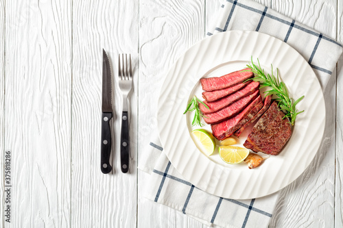 Tableau sur toile Cooked beef striploin steak pan-fried and sliced