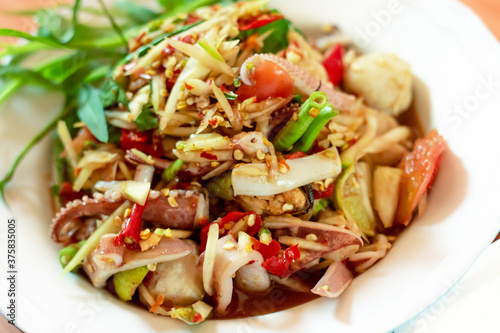 Spicy seafood papaya salad Food that Thai people like to eat