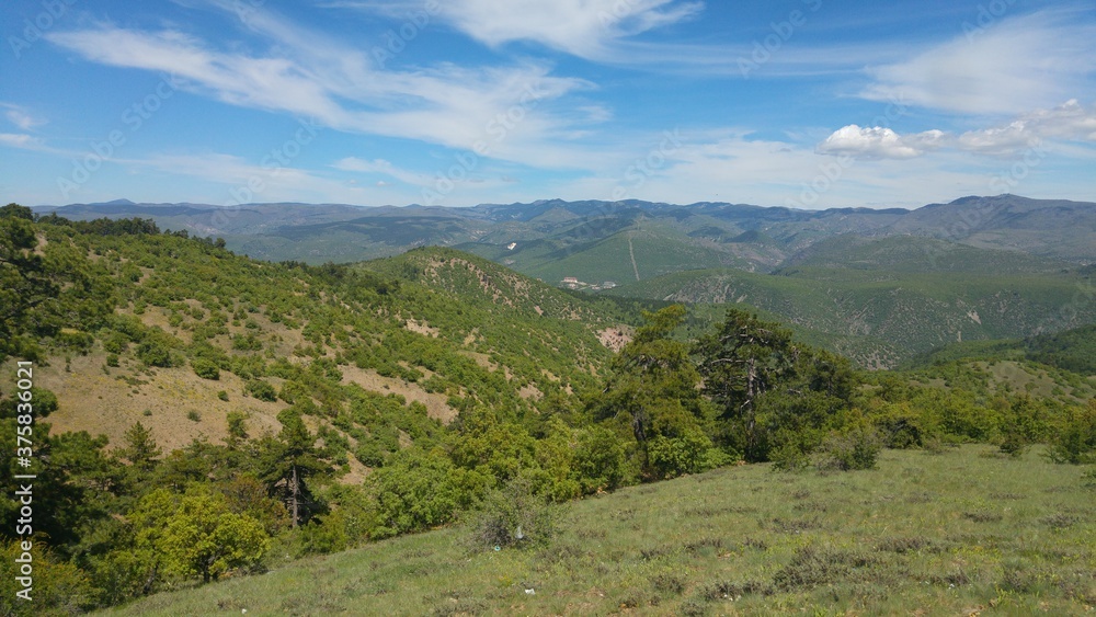 Fototapeta premium view of the mountains