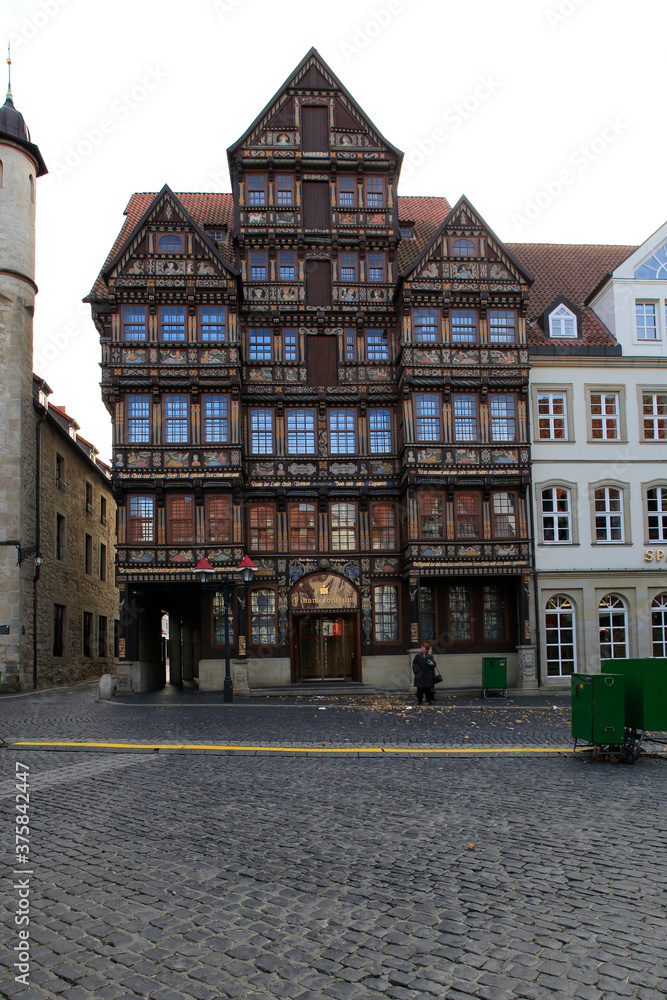 Historische Fachwerkhaeuser am Marktplatz von Hildesheim. Hildesheim, Niedersachsen, Deutschland, Europa