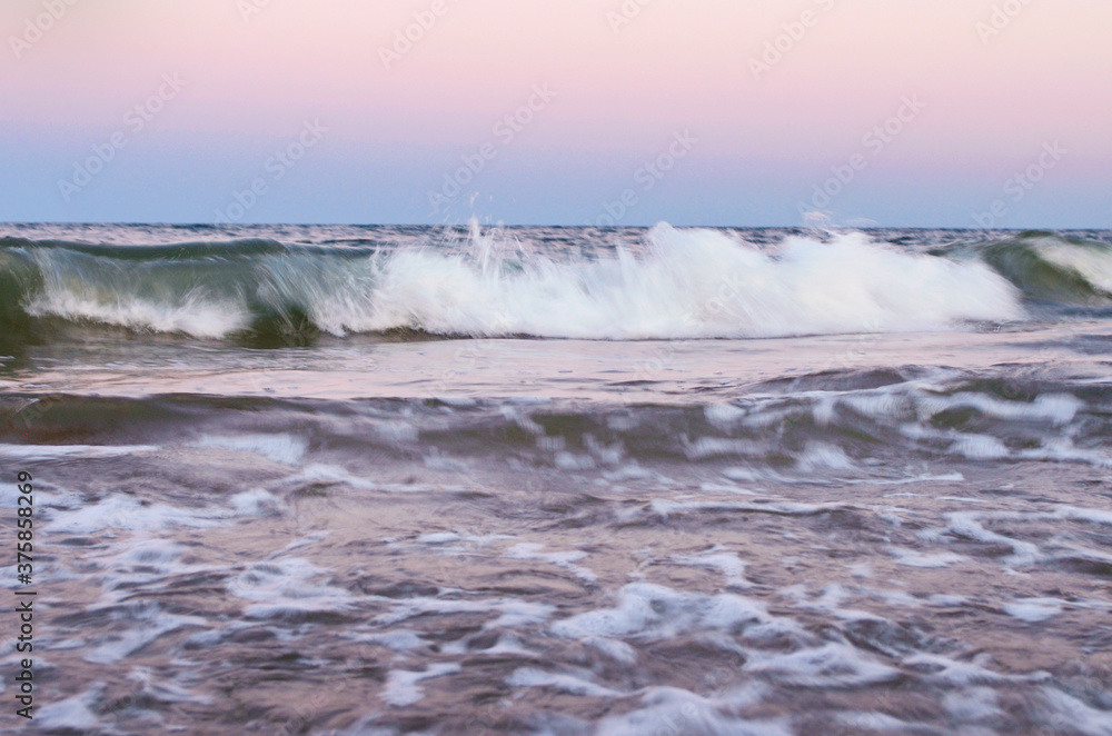 Fototapeta premium seashore with big waves