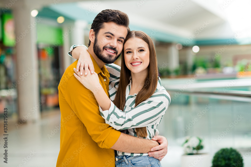Obraz premium Portrait of his he her she nice attractive lovely charming tender sweet dreamy cheerful cheery couple dating meeting embracing in downtown building spending vacation
