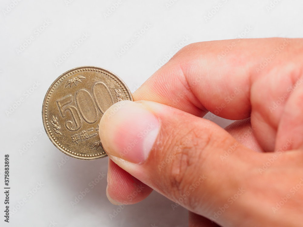 500円　白バック　背景　素材　コピースペース　ワンコイン