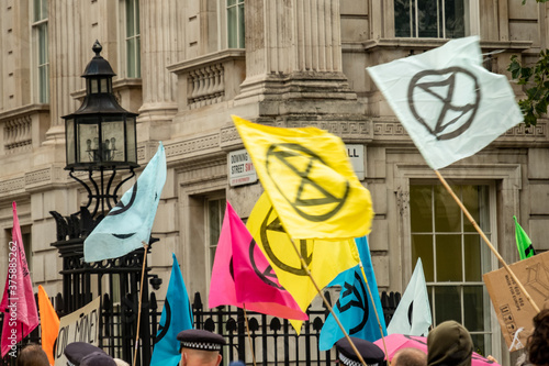 Konstfotografi London- Extinction Rebellion flags during a protest outside 10 Downing Street in