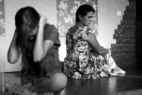 Tablou pe pânză The daughter is offended by the mother