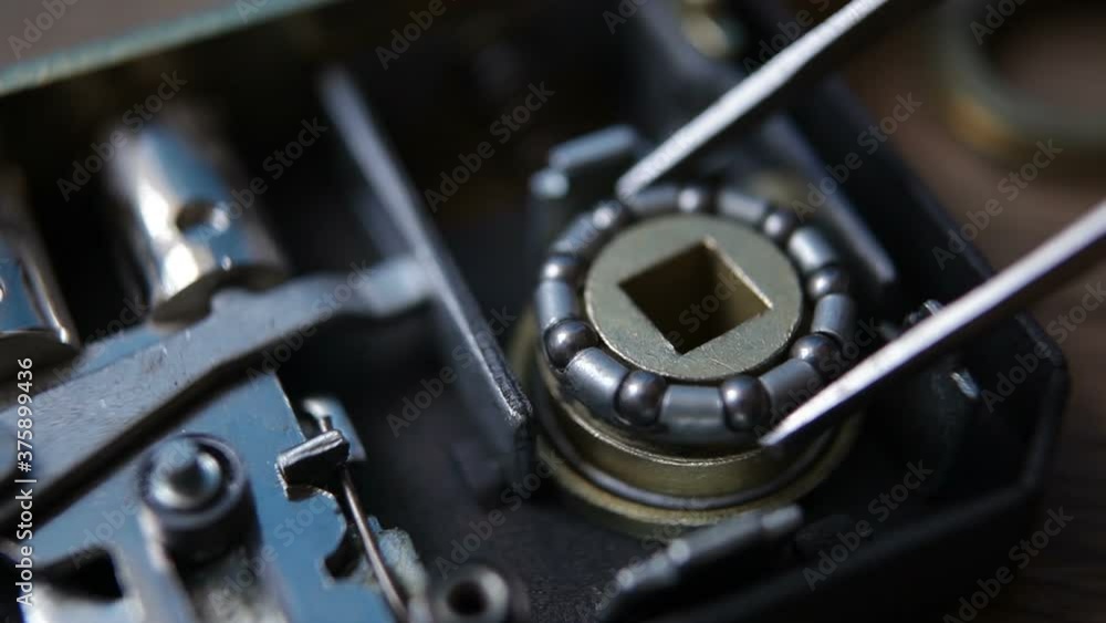 Dismantling and repair of an internal door lock.

