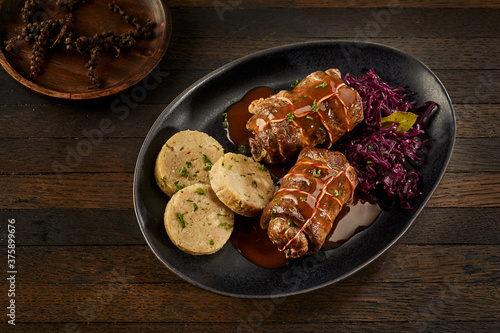 Quadro em tela Double portion of beef roulades with red cabbage