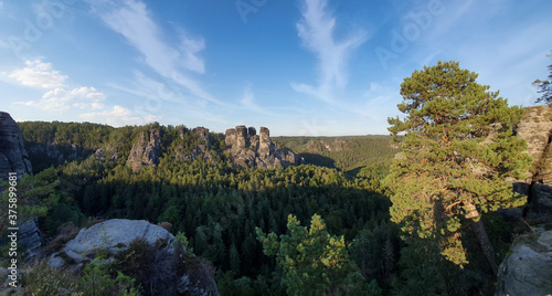 BASTEI. FORMACJA SKALNA PARKU NARODOWEGO SASKIEJ SZWAJCARII, W GÓRACH POŁABSKICH. NIEMCY photo