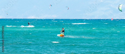 Canvas Print kite surfing in the sea