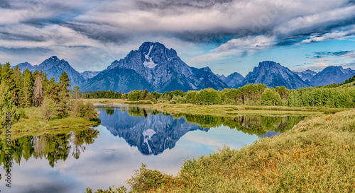 Fototapeta Naklejka Na Ścianę i Meble -  view of jackson lake n grand teton national park wyoming