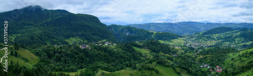 Podu Dambovitei y el valle del r  o Dambovita en Transilvania  Ruman  a.