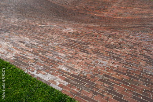 Fotografie concave red brick platform