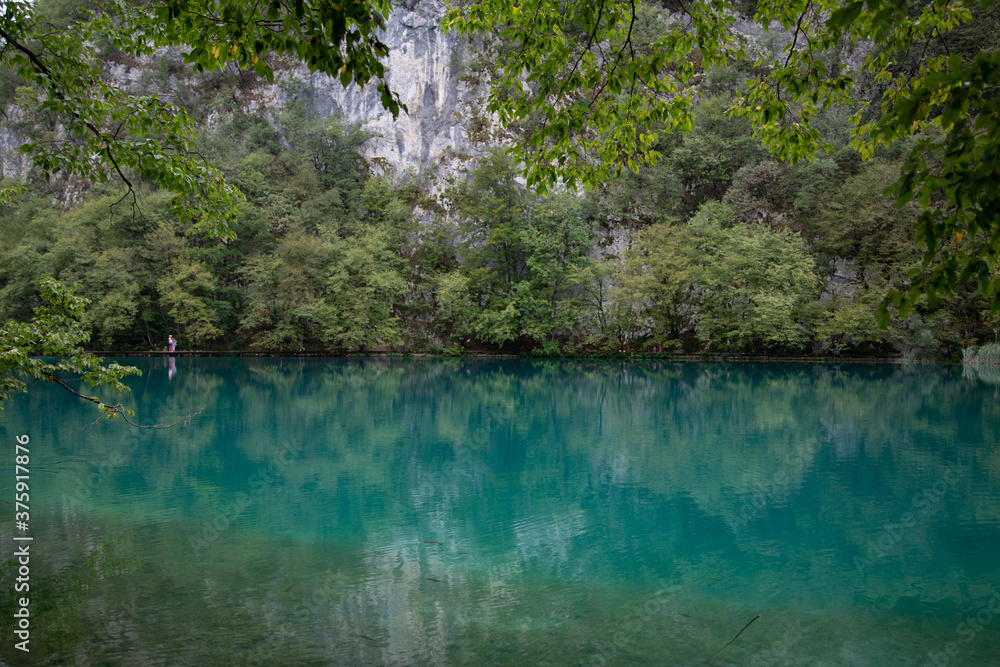 Obraz premium Lago de agua azul turquesa