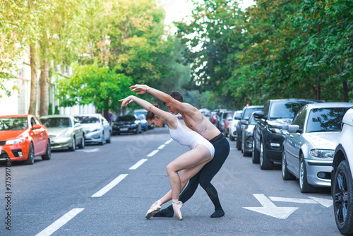 Ballet couple dancing on the road among cars © Павел Костенко