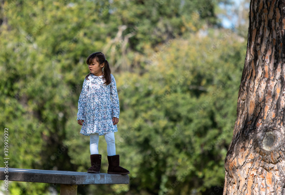 Naklejka premium girl on the park