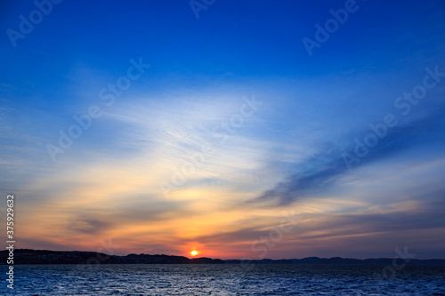 美しい朝焼けと青い空の江の島の海の朝 © Nobby Iwata