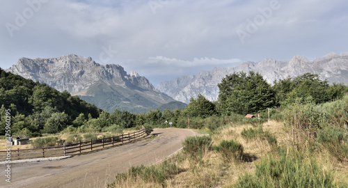 Fototapeta Naklejka Na Ścianę i Meble -  carretera,montaña,paisaje