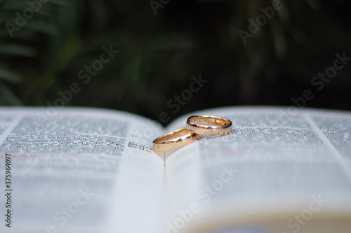 husbands rings on the bible before the wedding