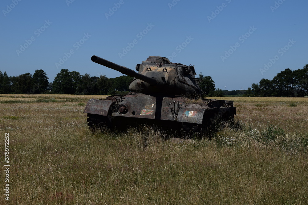 Fototapeta premium Panzer auf dem Panzerfeld bei Wahn