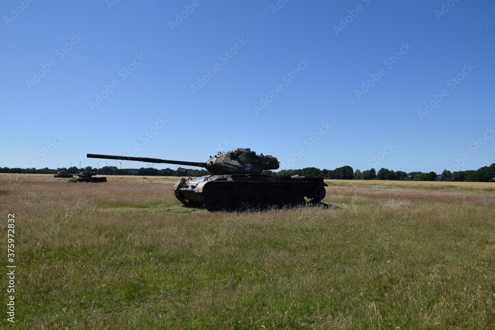 Fototapeta premium Panzer auf dem Panzerfeld in der Gemeinde Wahn