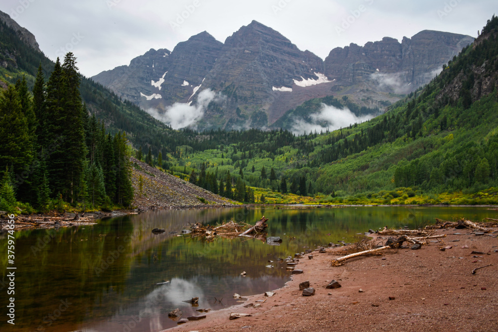 Fototapeta premium lake in the mountains