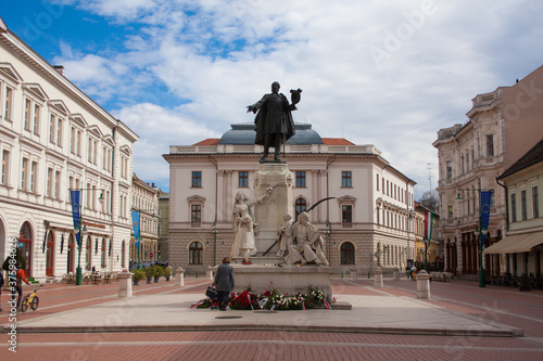 Fotografie Szeged, Hungary, Statue of Lajos Kosuth, Klauzal square