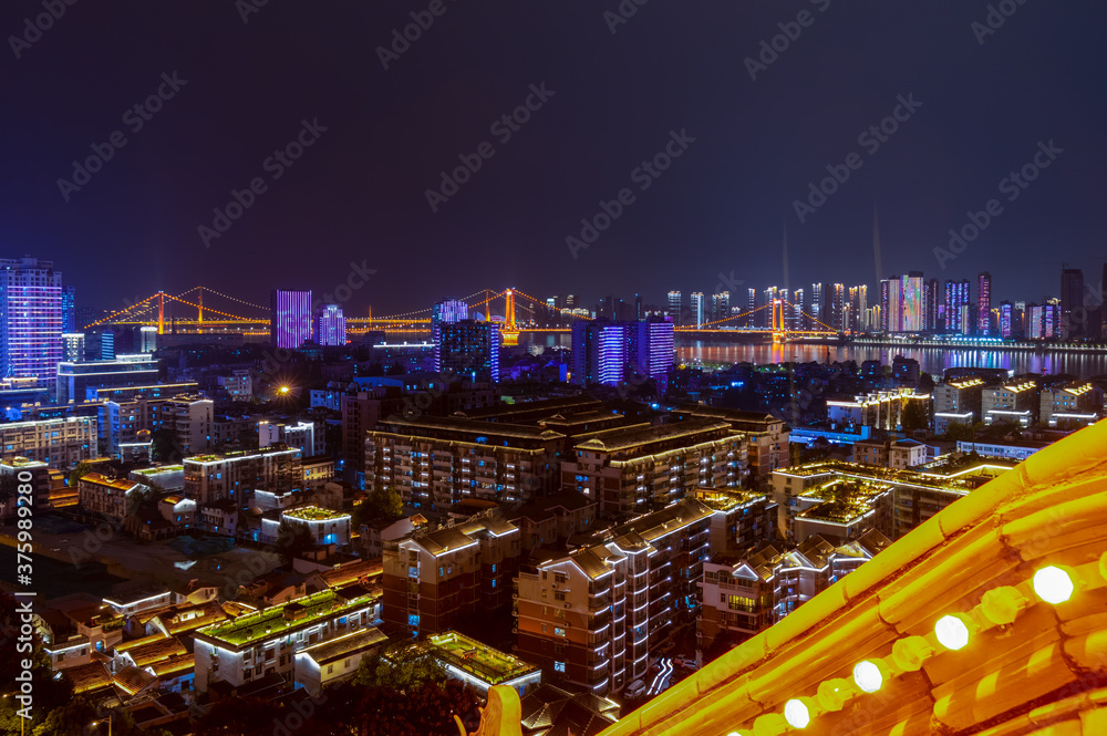 Naklejka premium Wuhan Yangtze River and city night and light show scenery