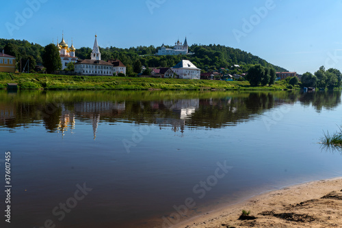 Панорама Гороховца с противоположного берега реки Клязьма. Набережная, собор, монастырь. © kedrova