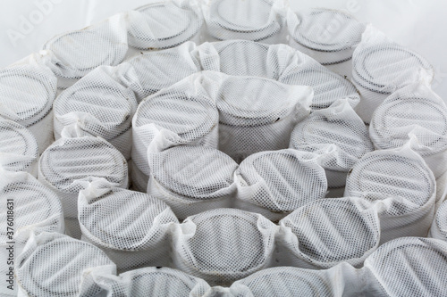 Independent mattress springs in spunbond