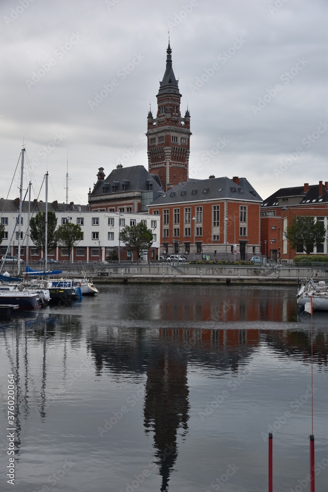 La mairie et son double à Dunkerque