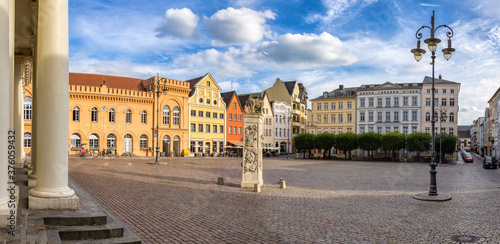 Panorama vom Marktplatz Schwerin mit Löwendenkmal im August 2020 photo