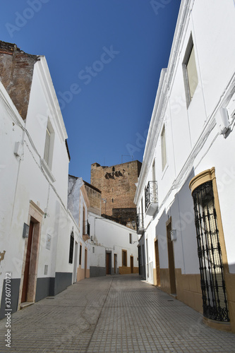View of a traditional street in Olivenza with the castle in the background