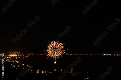 Fototapeta Naklejka Na Ścianę i Meble -  fire works on the lake in Suwa, Nagano, Japan
