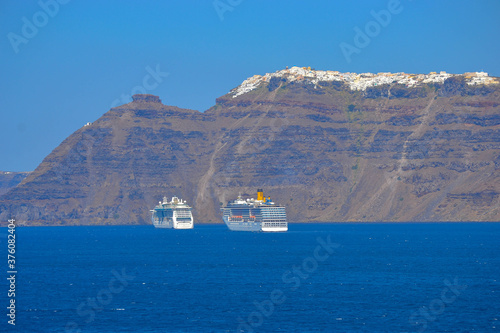 CRUISES IN SANTORINI. GREECE. ENJOY YOUR TRIP
