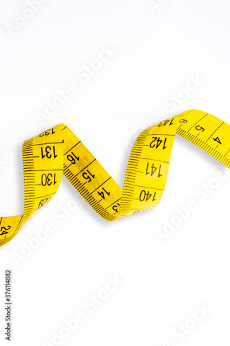 Tape measure to measure the body.