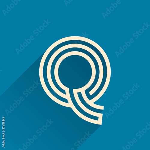 Maze Q letter logo made of three parallel lines.