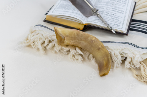 Quadro su tela Day of atonement Yom Kipur, jewish holidays symbols White prayer shawl tallit, p