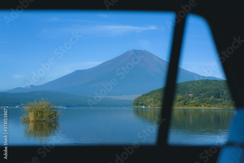 車窓から見える富士山