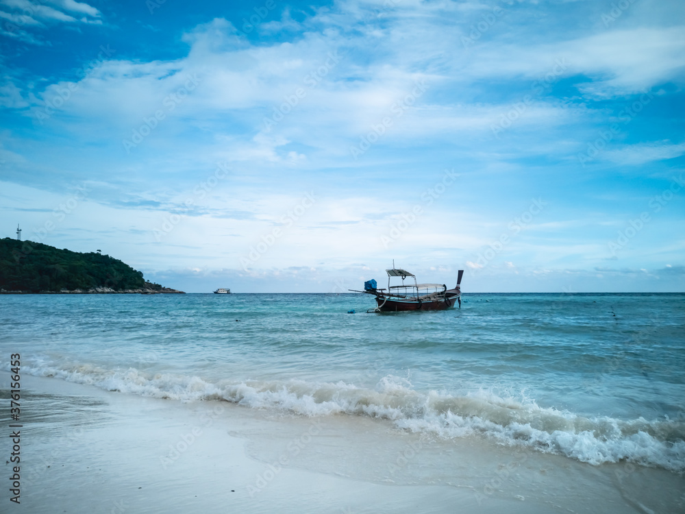 Obraz premium boat on the beach