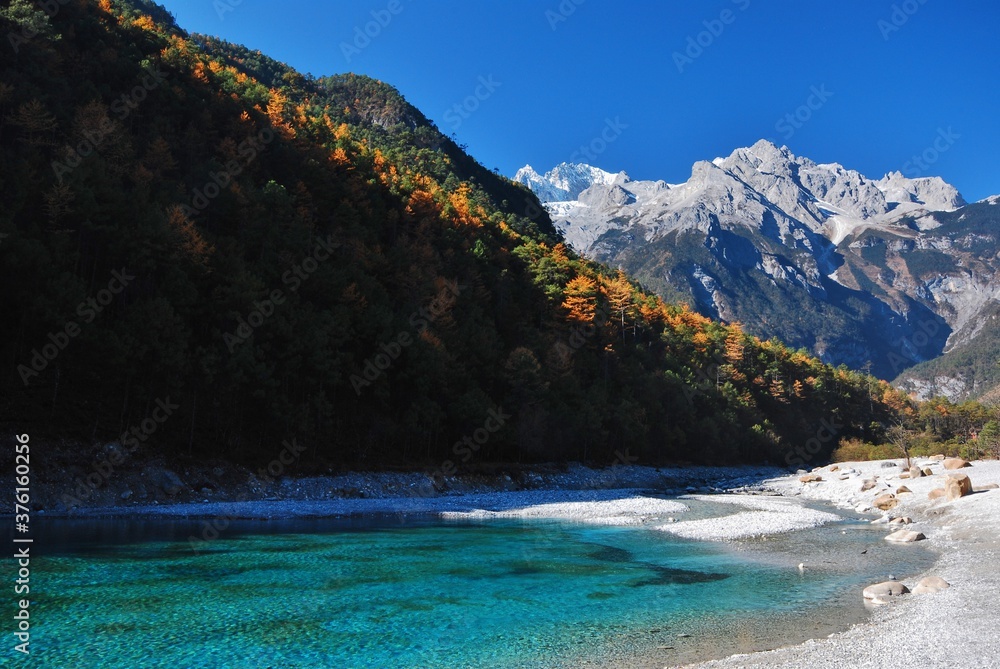 絶景の雲南省　藍月谷