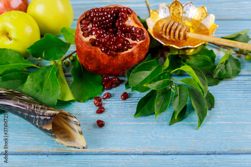 фотографія Yom Kippur jewish hiliday concept. Food and horn.