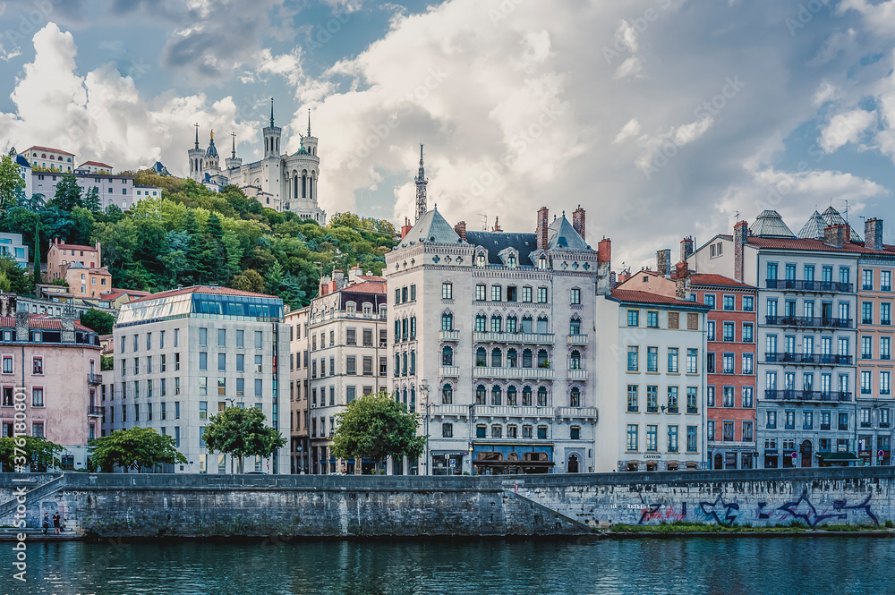 Fototapeta premium Le vieux Lyon et sa cathédrale