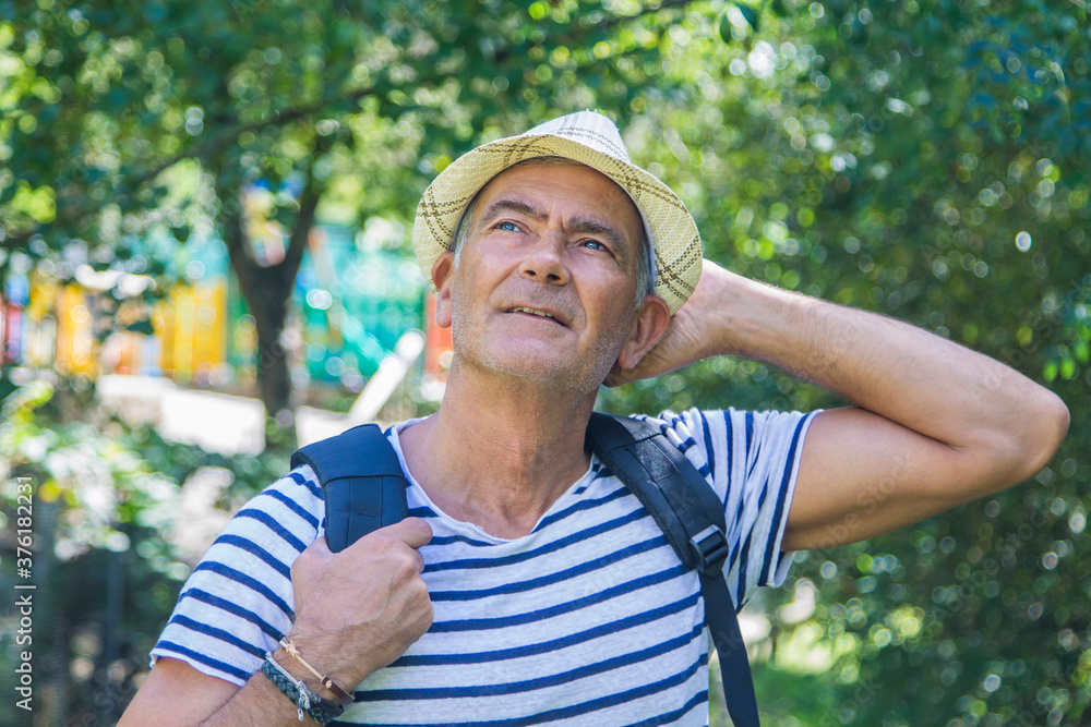 Obraz premium tourist with backpack walking through the countryside