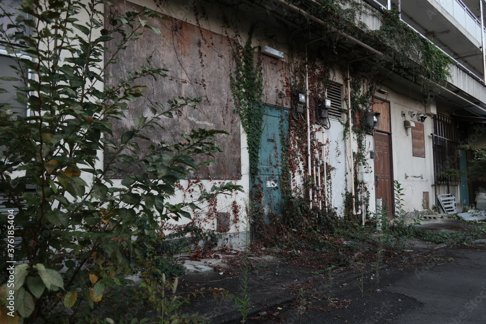 廃墟になった集合住宅 old abandoned apartment 廃墟になった集合住宅 old abandoned apartment